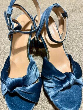 Elegant Yoki blue velvet open-toe heels